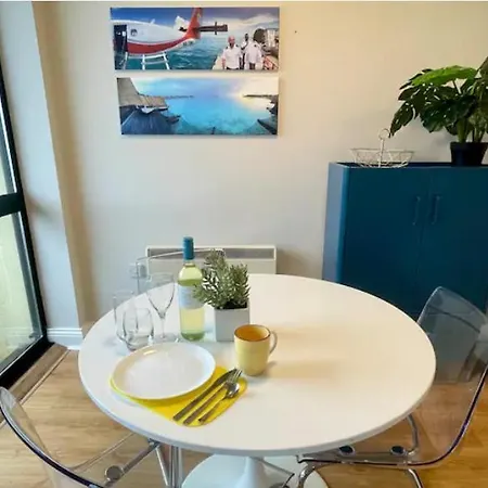 Apartment Centre Dockside - 2 Bed, 2 Bath *