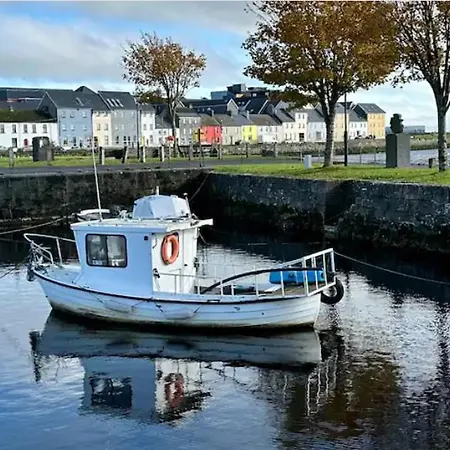 Centre Dockside - 2 Bed, 2 Bath Apartment *