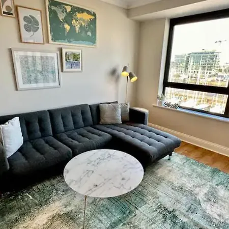 Centre Dockside - 2 Bed, 2 Bath Apartment *